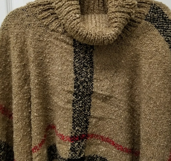 🎊1 HOUR SALE! 🎊Fuzzy Poncho! (PRICE FIRM) - Picture 8 of 8